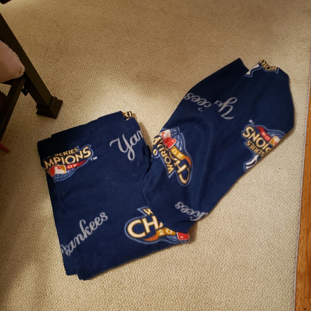 Yankees Robe/Blanket - Picture 3 of 5